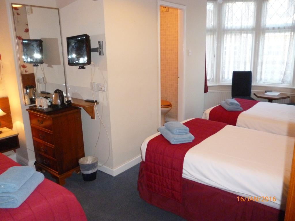 Grange Lodge Hotel - B&B 런던 객실 사진
