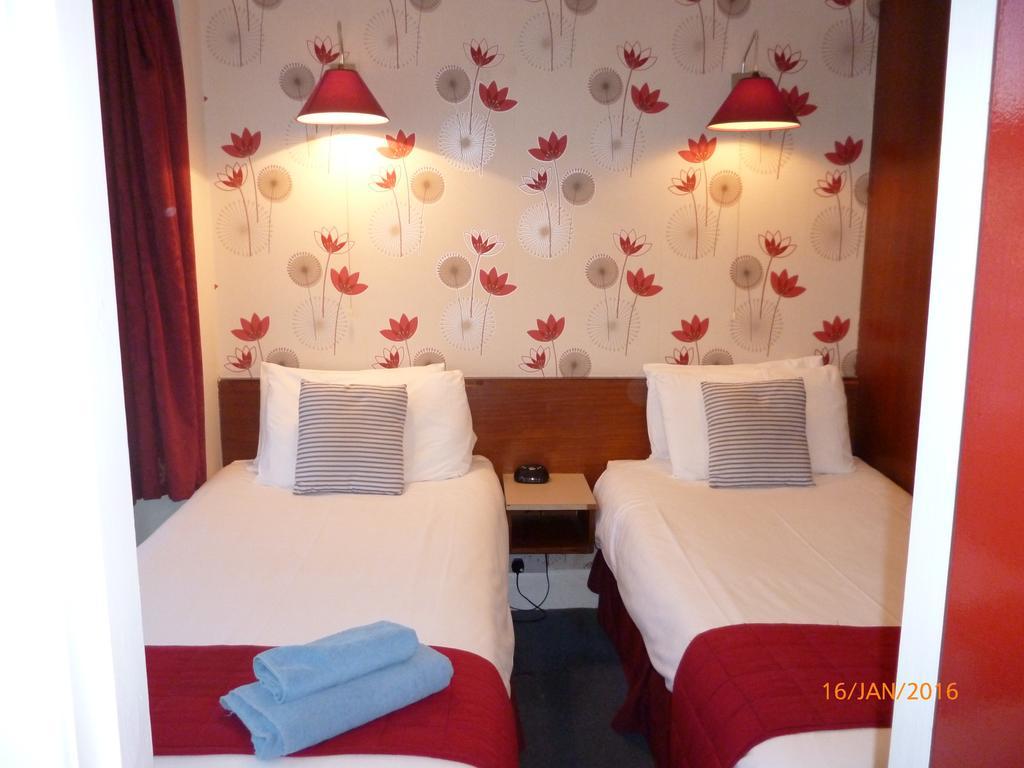 Grange Lodge Hotel - B&B 런던 객실 사진