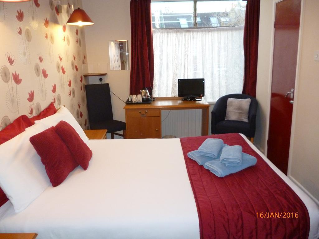 Grange Lodge Hotel - B&B 런던 객실 사진