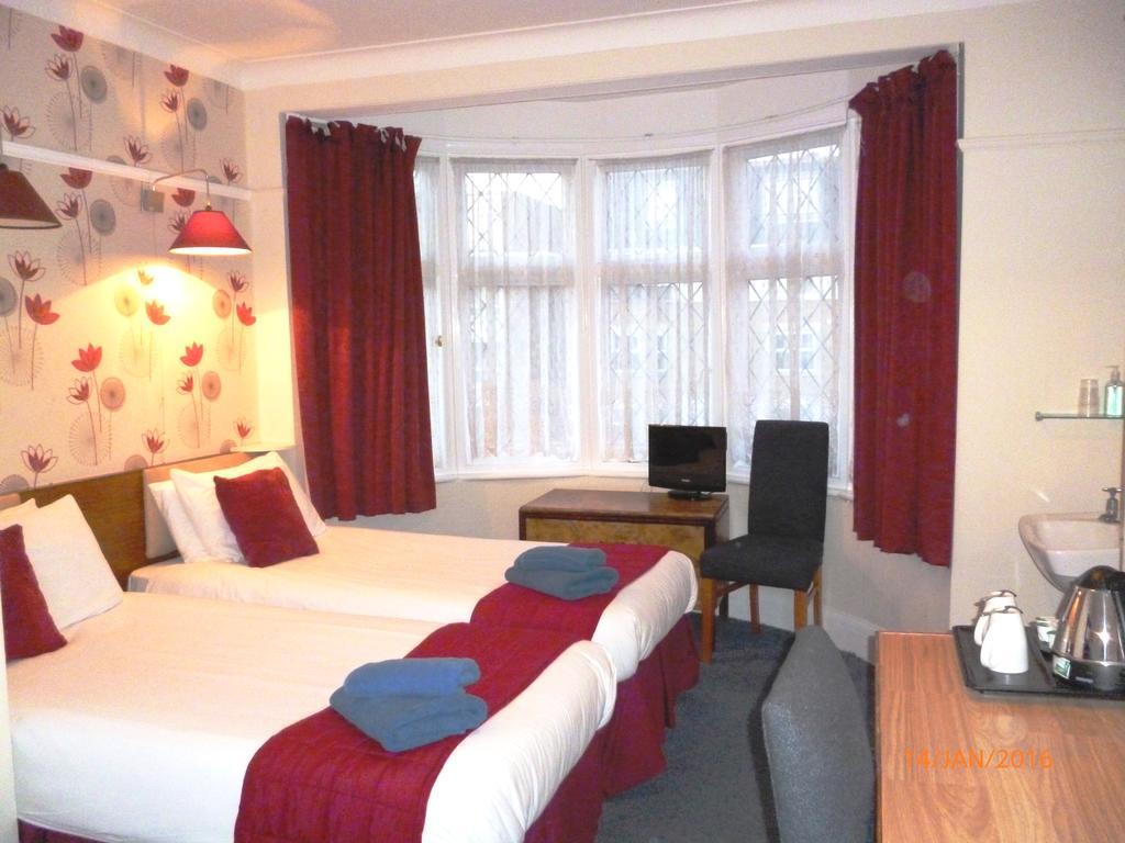 Grange Lodge Hotel - B&B 런던 객실 사진